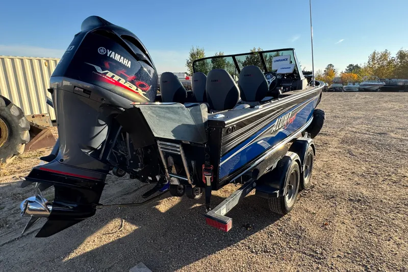 Slide: The Image of 2017 Alumacraft Competitor 205 Sport boat with Yamaha VMAX engine on a trailer. - 4