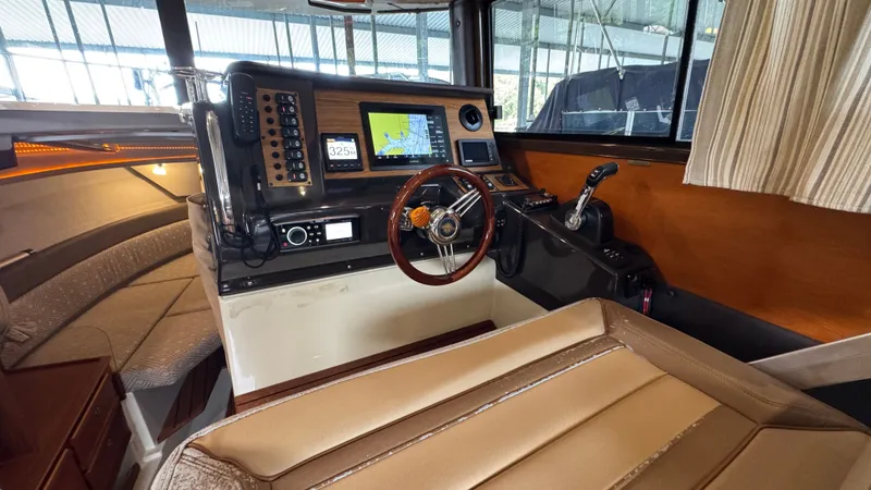 Slide: The Image of Helm Station - 33