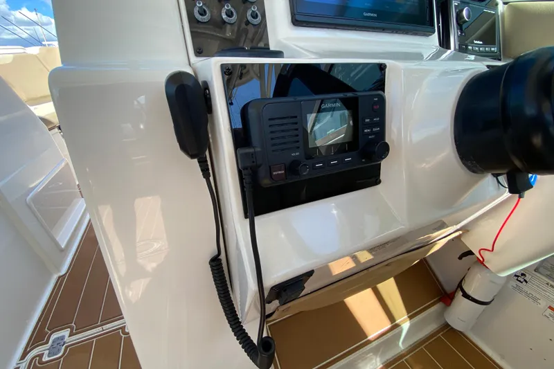 Slide: The Image of Garmin VHF - 21