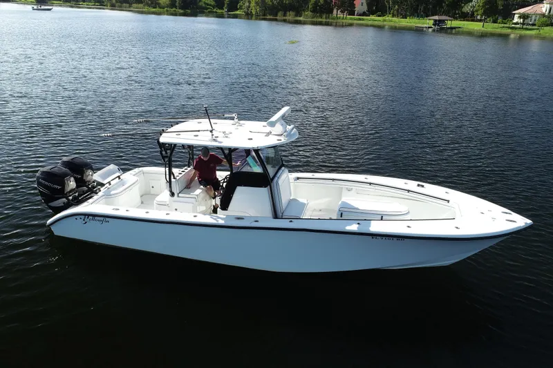 The Image of 2017 Yellowfin 32 Center Console - Profile - 0