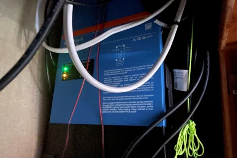 Slide: The Image of 1995 Island Packet 40 "Dream Flower" inverter/charger - 62