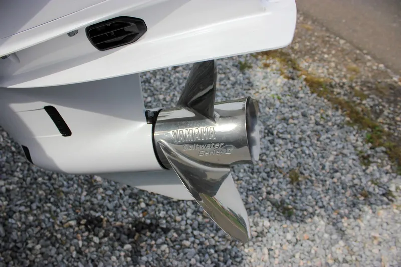 Slide: The Image of Yamaha Saltwater Series II propeller on 2026 Sea Hunt Ultra 235 SE boat. - 8