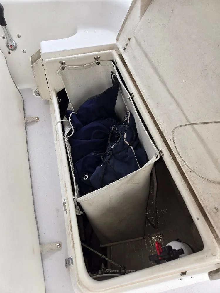 Slide: The Image of Catalina 400 2001 - 33