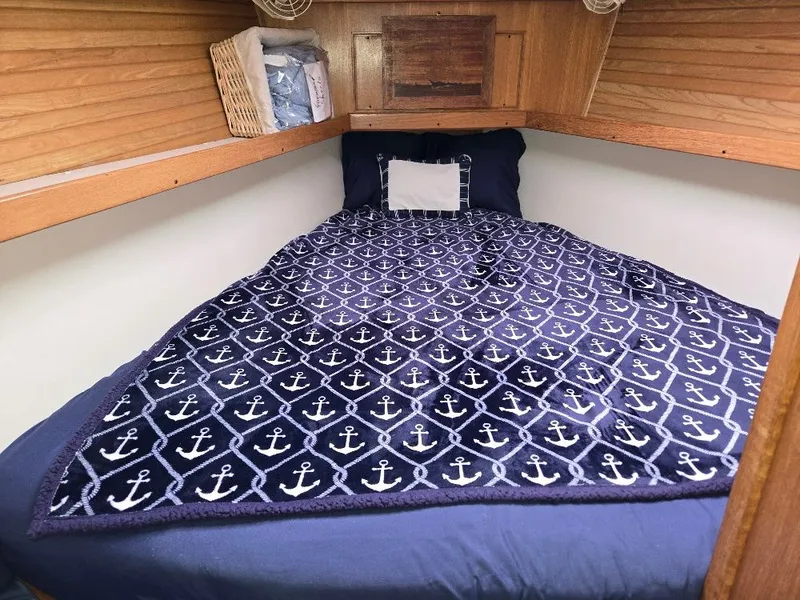 Slide: The Image of Catalina 400 2001 - 34