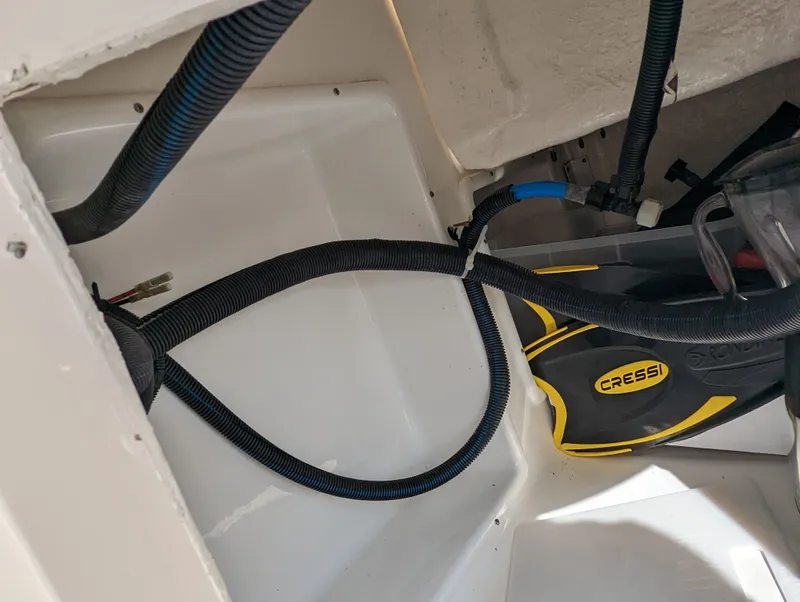 Slide: The Image of Sea Ray 340 Sundancer 2003 - 15