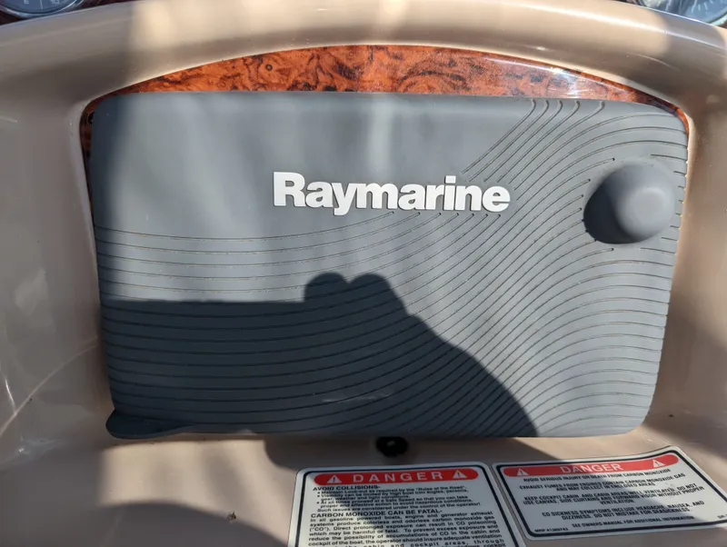 Slide: The Image of Sea Ray 340 Sundancer 2003 - 25