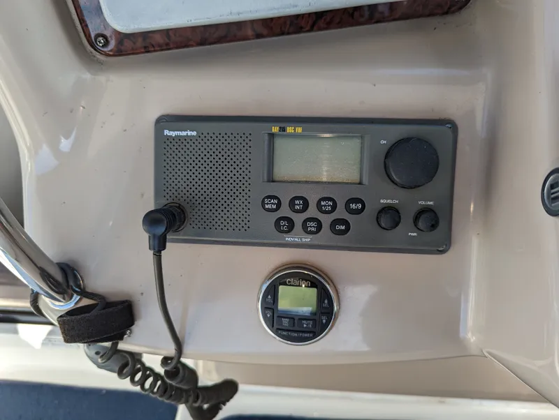 Slide: The Image of Sea Ray 340 Sundancer 2003 - 27