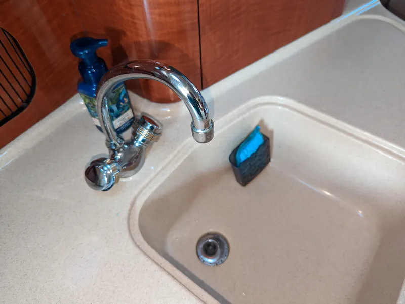 Slide: The Image of Sea Ray 340 Sundancer 2003 - 33