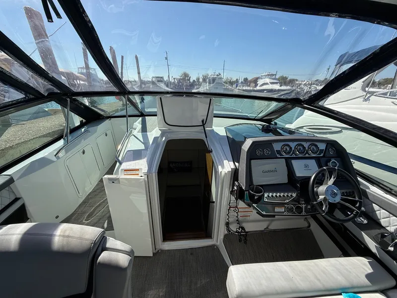 Slide: The Image of Cruisers Yachts 328 SPORT 2015 - 10