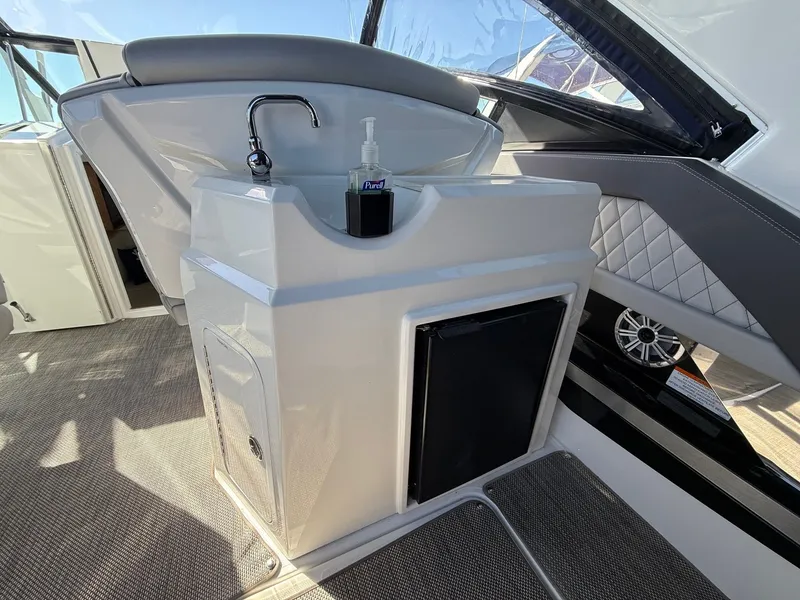 Slide: The Image of Cruisers Yachts 328 SPORT 2015 - 17