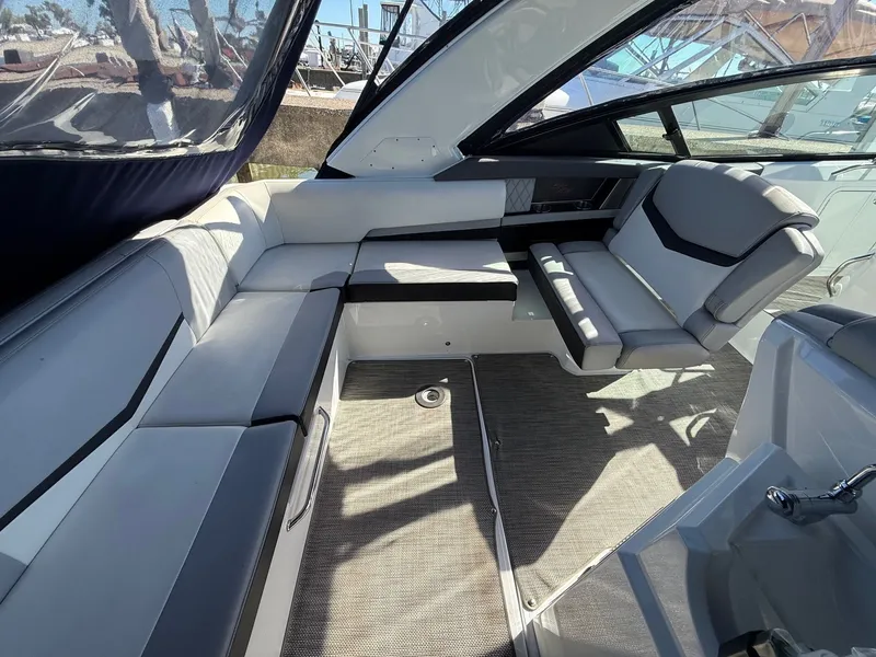 Slide: The Image of Cruisers Yachts 328 SPORT 2015 - 18