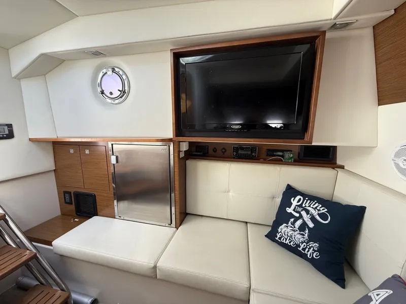 Slide: The Image of Cruisers Yachts 328 SPORT 2015 - 21