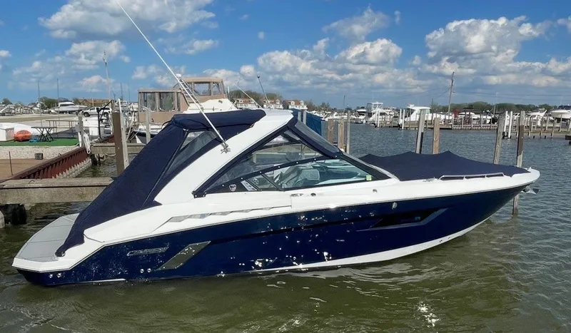 Slide: The Image of Cruisers Yachts 328 SPORT 2015 - 4