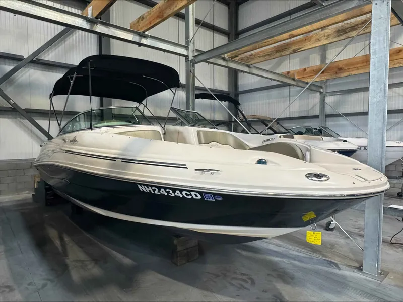 Slide: The Image of Sea Ray 220 Sundeck 2005 - 1