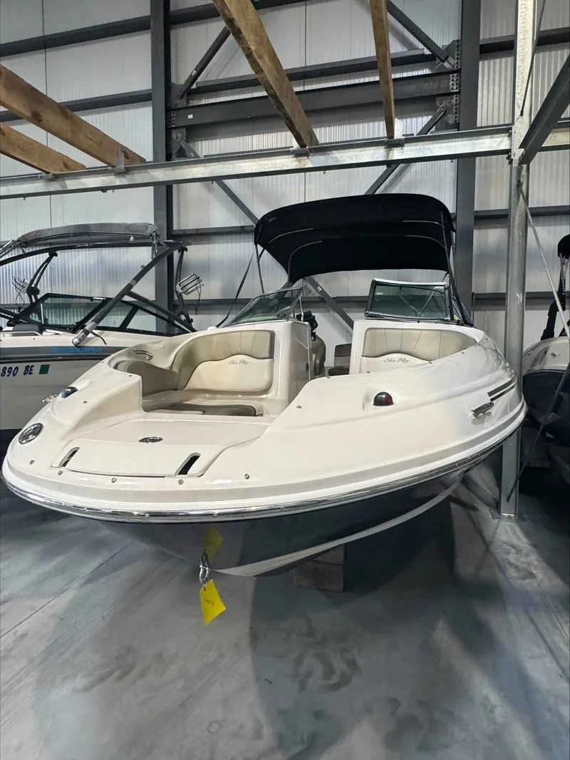Slide: The Image of Sea Ray 220 Sundeck 2005 - 2