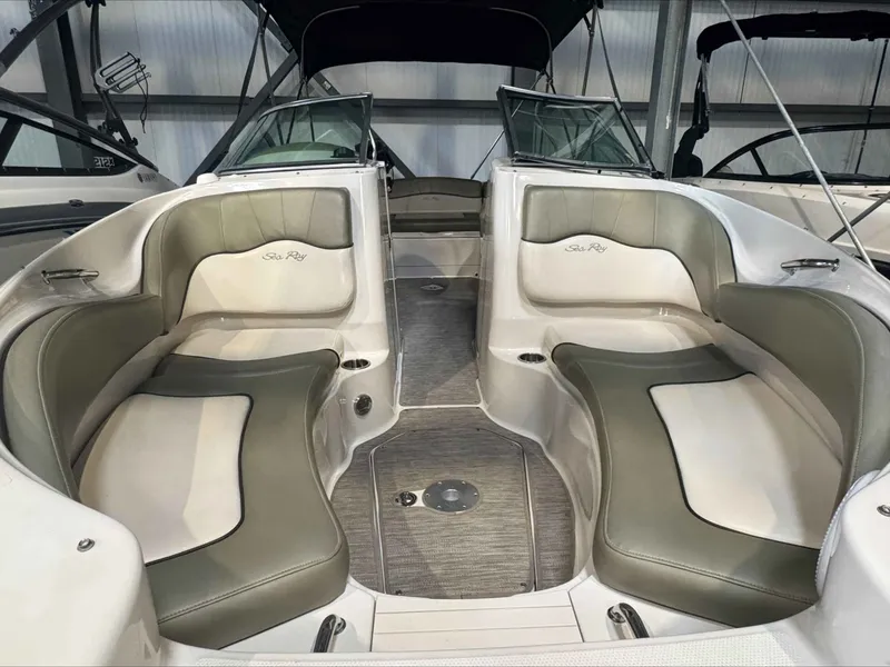Slide: The Image of Sea Ray 220 Sundeck 2005 - 5