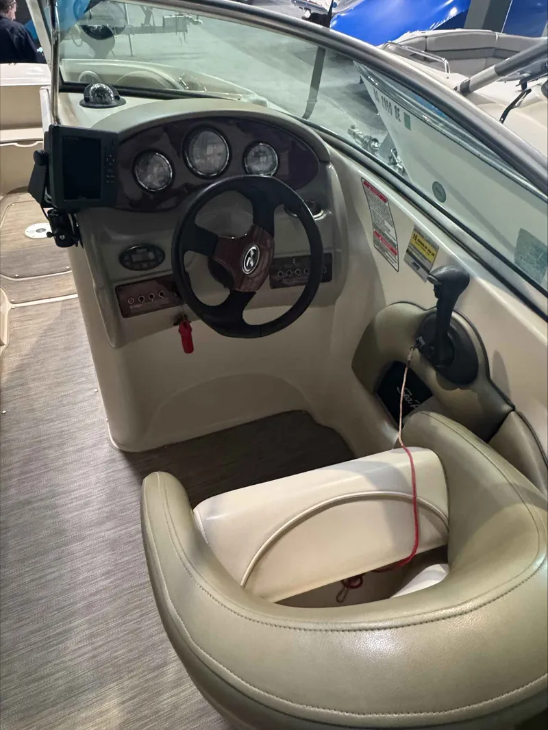 Slide: The Image of Sea Ray 220 Sundeck 2005 - 6