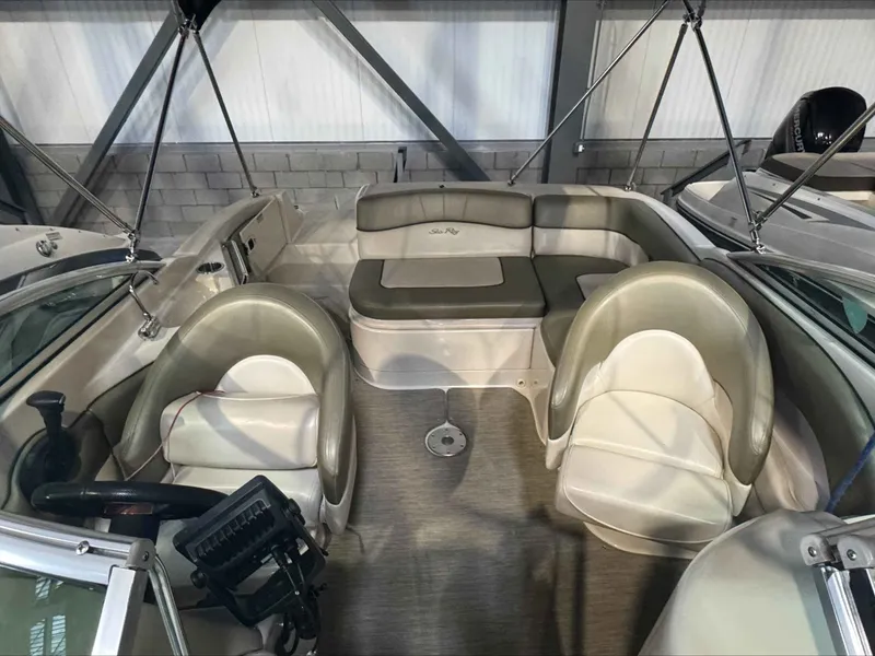 Slide: The Image of Sea Ray 220 Sundeck 2005 - 7