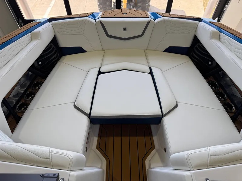 Slide: The Image of Nautique Super Air Nautique G23 2025 - 18