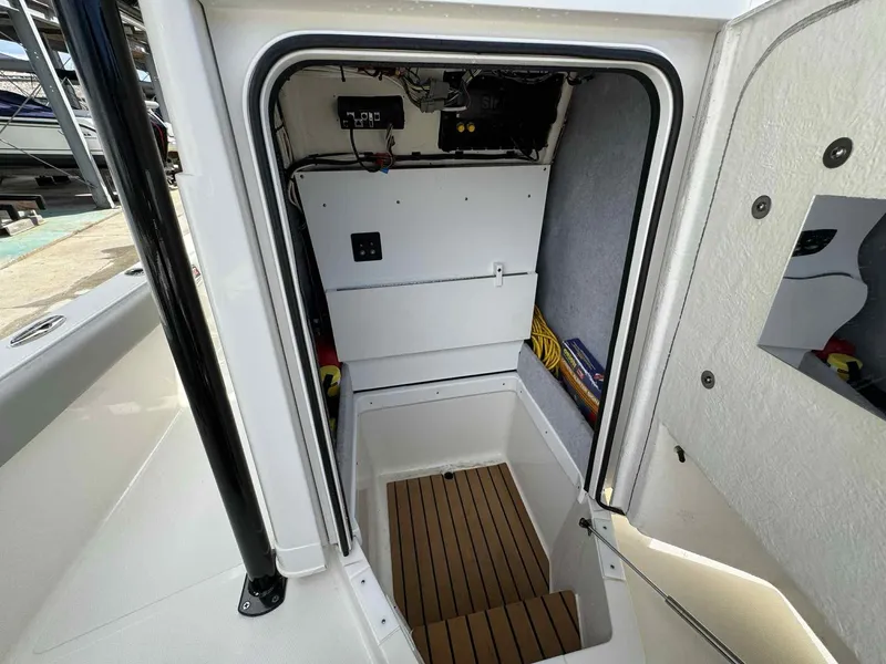 Slide: The Image of Ranger 2360 Bay 2020 - 24