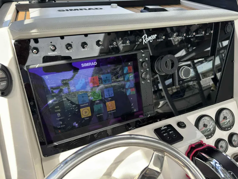 Slide: The Image of Ranger 2360 Bay 2020 - 31