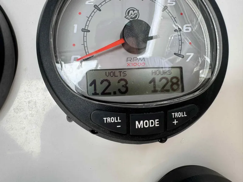 Slide: The Image of Ranger 2360 Bay 2020 - 33