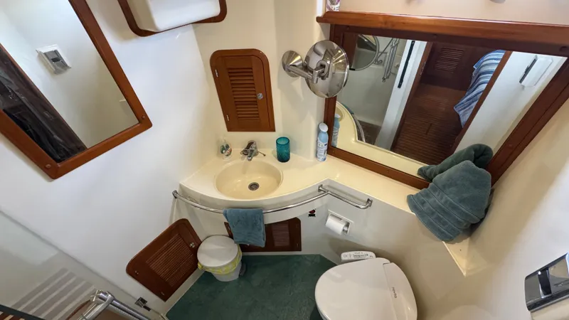 Slide: The Image of Primary Aft Stateroom Ensuite Head - 64