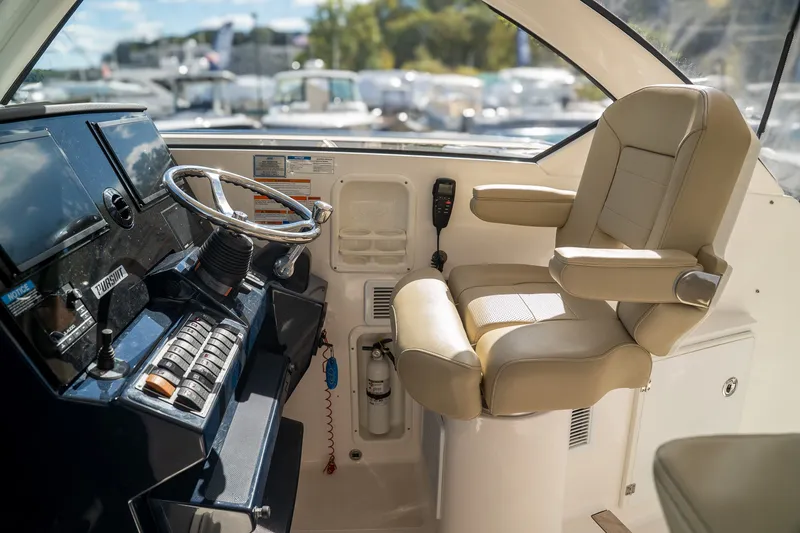 Slide: The Image of Pursuit OS 325 Offshore 2018 - 12