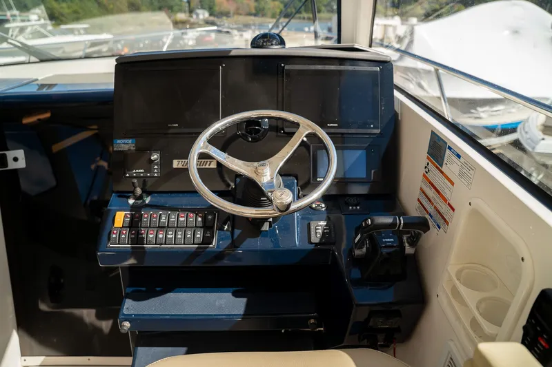 Slide: The Image of Pursuit OS 325 Offshore 2018 - 13