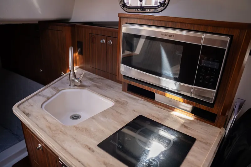 Slide: The Image of Pursuit OS 325 Offshore 2018 - 15