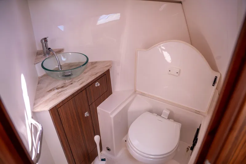 Slide: The Image of Pursuit OS 325 Offshore 2018 - 16