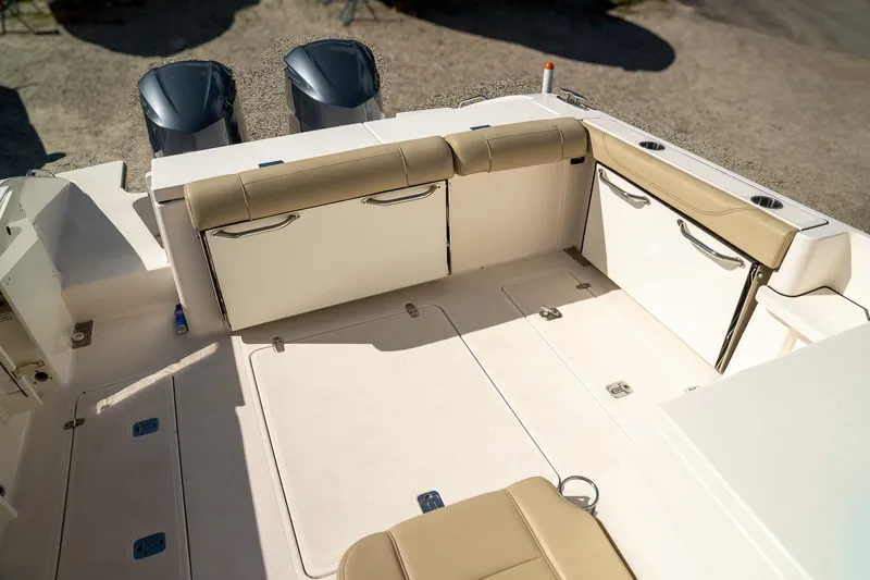 Slide: The Image of Pursuit OS 325 Offshore 2018 - 21