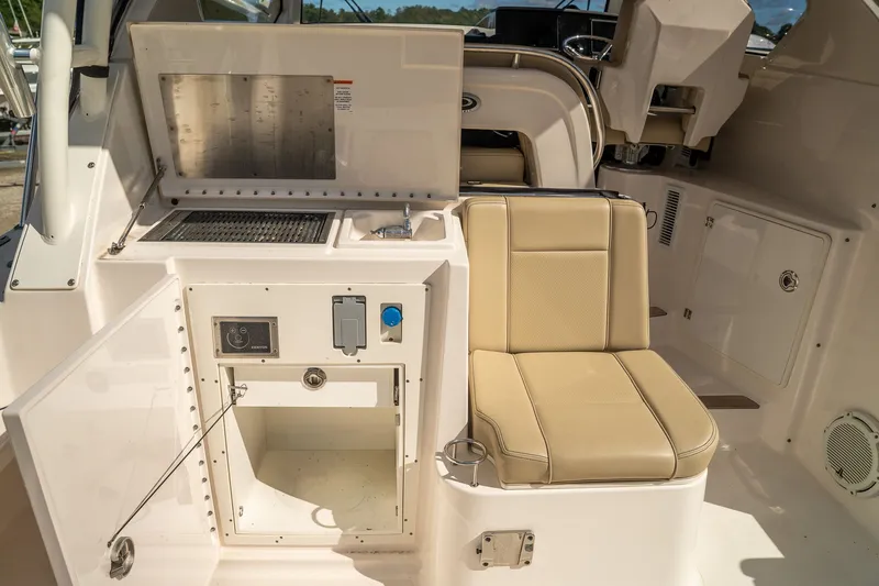 Slide: The Image of Pursuit OS 325 Offshore 2018 - 23