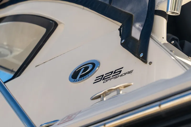 Slide: The Image of Pursuit OS 325 Offshore 2018 - 3