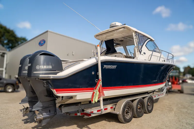 Slide: The Image of Pursuit OS 325 Offshore 2018 - 4