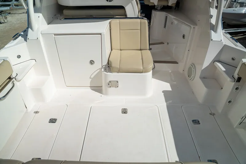 Slide: The Image of Pursuit OS 325 Offshore 2018 - 9