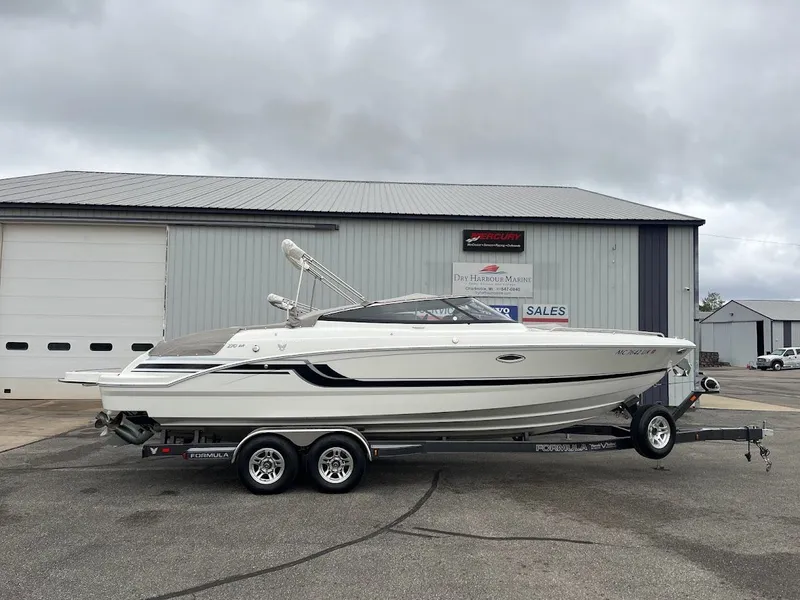 Slide: The Image of 2019 Formula 270 Bowrider 1 - 1