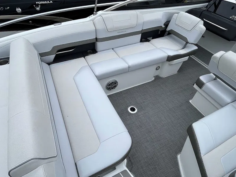 Slide: The Image of 2019 Formula 270 Bowrider 12 - 12