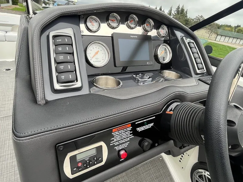 Slide: The Image of 2019 Formula 270 Bowrider 18 - 18