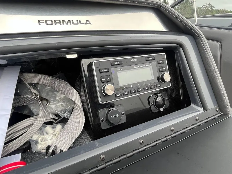 Slide: The Image of 2019 Formula 270 Bowrider 20 - 20