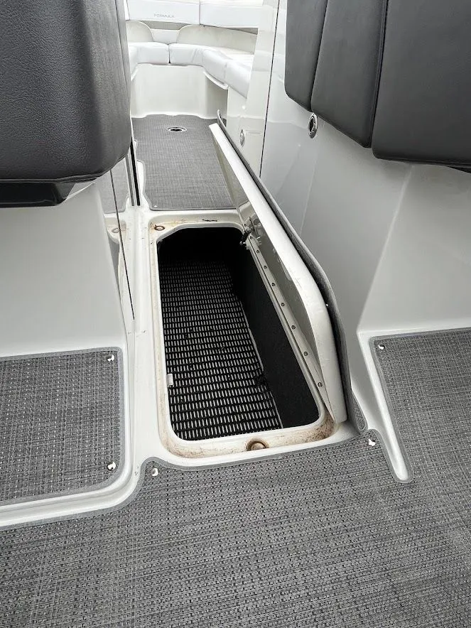 Slide: The Image of 2019 Formula 270 Bowrider 22 - 22