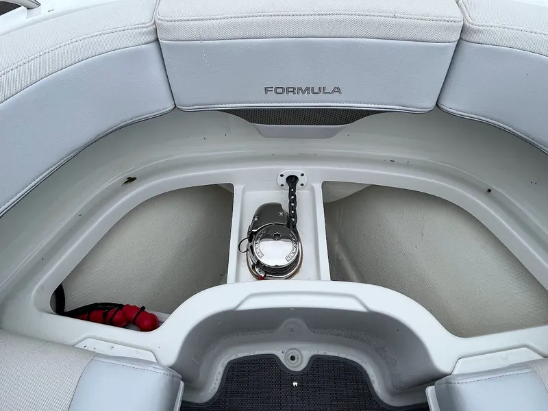 Slide: The Image of 2019 Formula 270 Bowrider 28 - 28