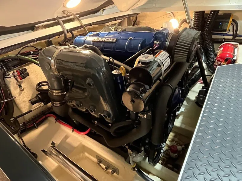 Slide: The Image of 2019 Formula 270 Bowrider 32 - 32