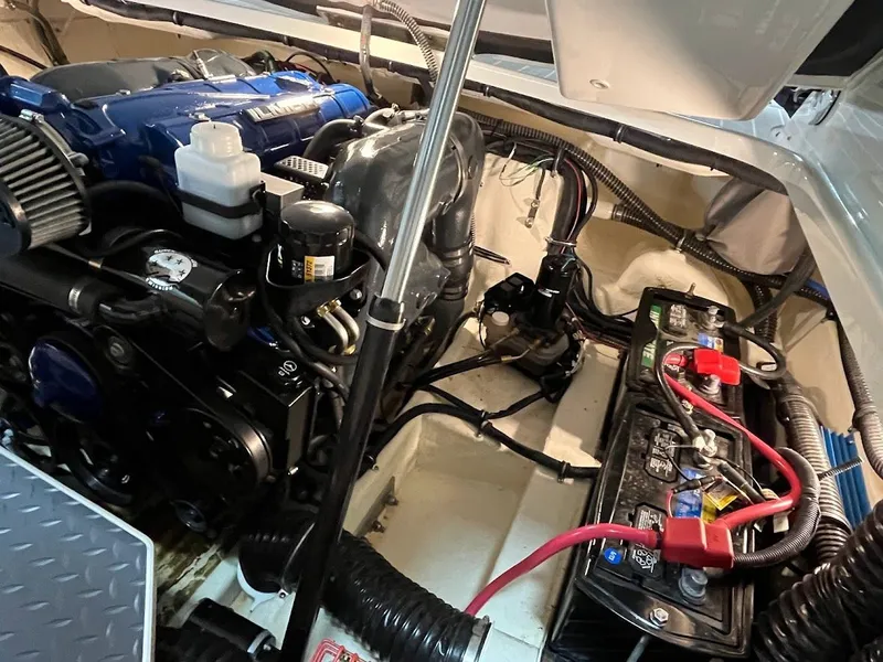 Slide: The Image of 2019 Formula 270 Bowrider 33 - 33