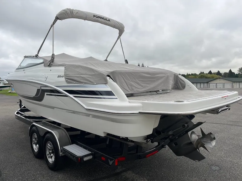 Slide: The Image of 2019 Formula 270 Bowrider 5 - 5