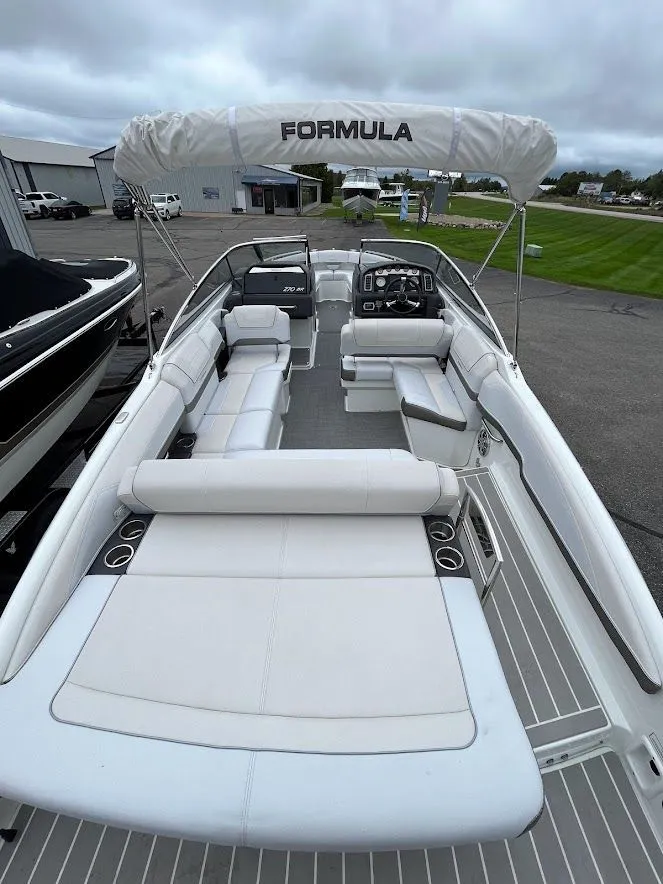 Slide: The Image of 2019 Formula 270 Bowrider 6 - 6