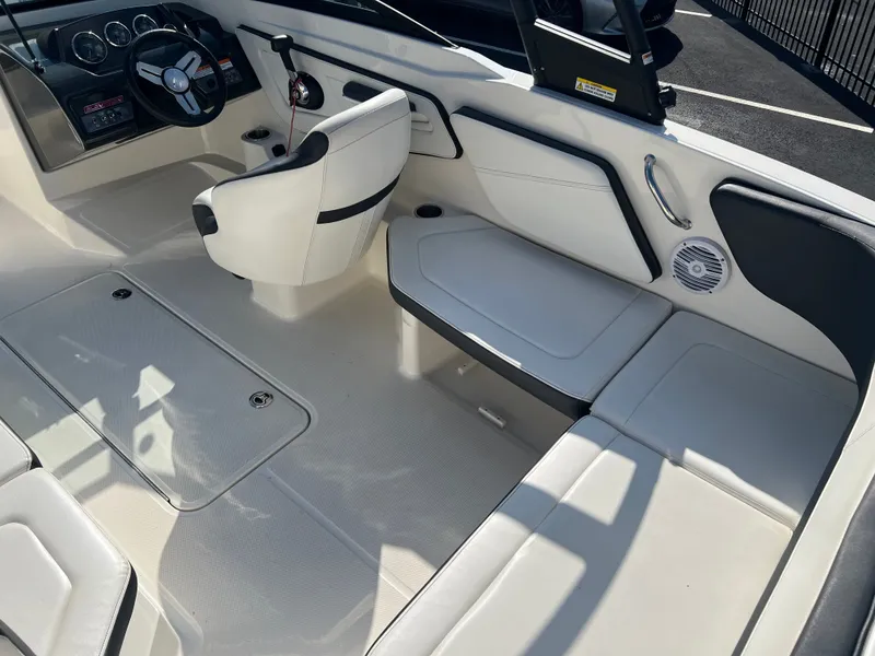 Slide: The Image of 2016 SEA RAY 21 SPX - Image 11 - 11