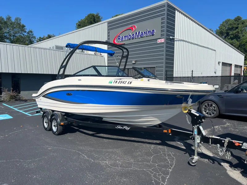 Slide: The Image of 2016 SEA RAY 21 SPX - Image 2 - 2
