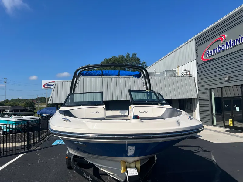 Slide: The Image of 2016 SEA RAY 21 SPX - Image 3 - 3