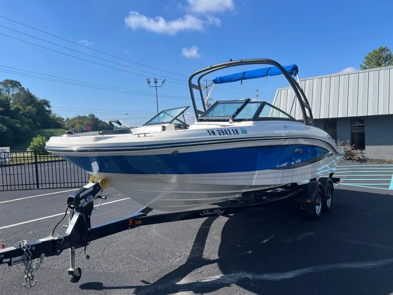 Slide: The Image of 2016 SEA RAY 21 SPX - Image 4 - 4